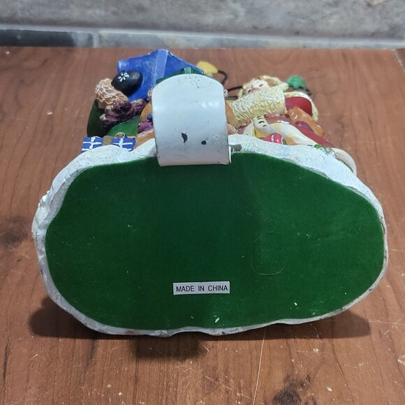 Christmas Caroling Resin Figurine Light Post Stocking Holder - Picture 5 of 11